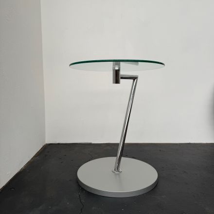 Bijzettafeltje rond met een chromen knikpoot