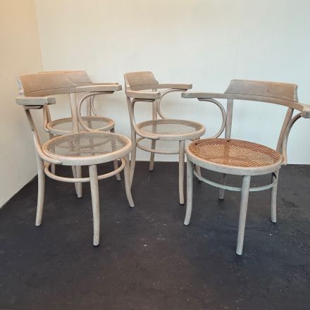 4 Stoelen waarvan 2x Thonet Mundus