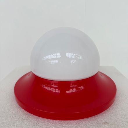 Plafond/wandlamp rond rood jaren 60/70
