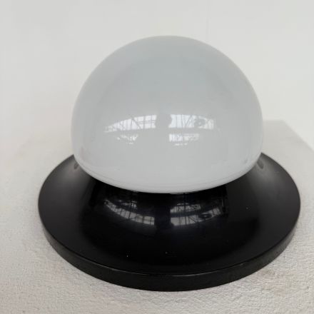 Plafond/wandlamp rond zwart glans jaren 60/70