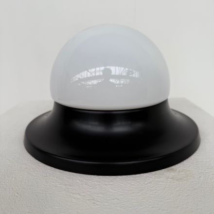 Plafond/wandlamp rond zwart mat jaren 60/70