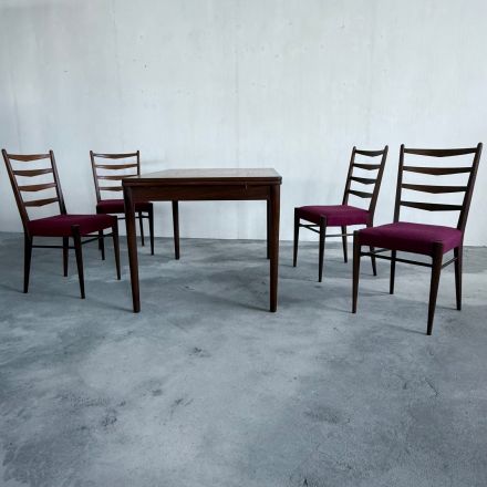 Set uitschuif tafel en 4 stoelen Pastoe