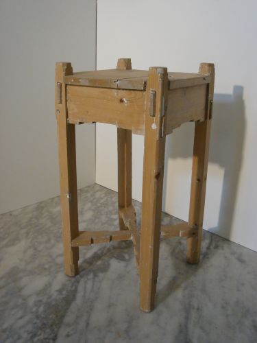 Bijzettafeltje van grenen jaren 20