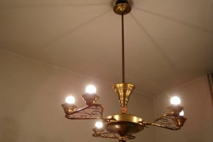 decoratieve koperen hanglamp