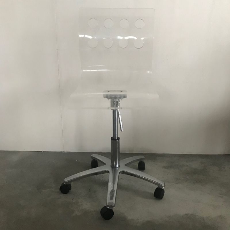 Bureaustoel van doorzichtig perspex op wielen