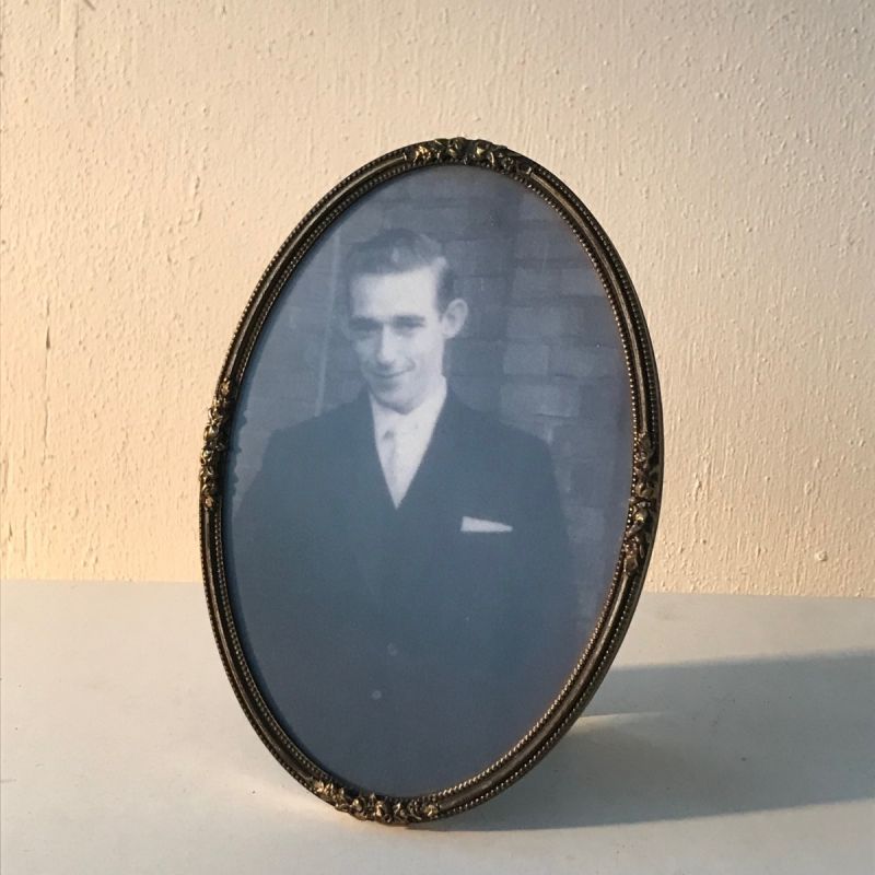 Ovaal verzilverd fotolijstje