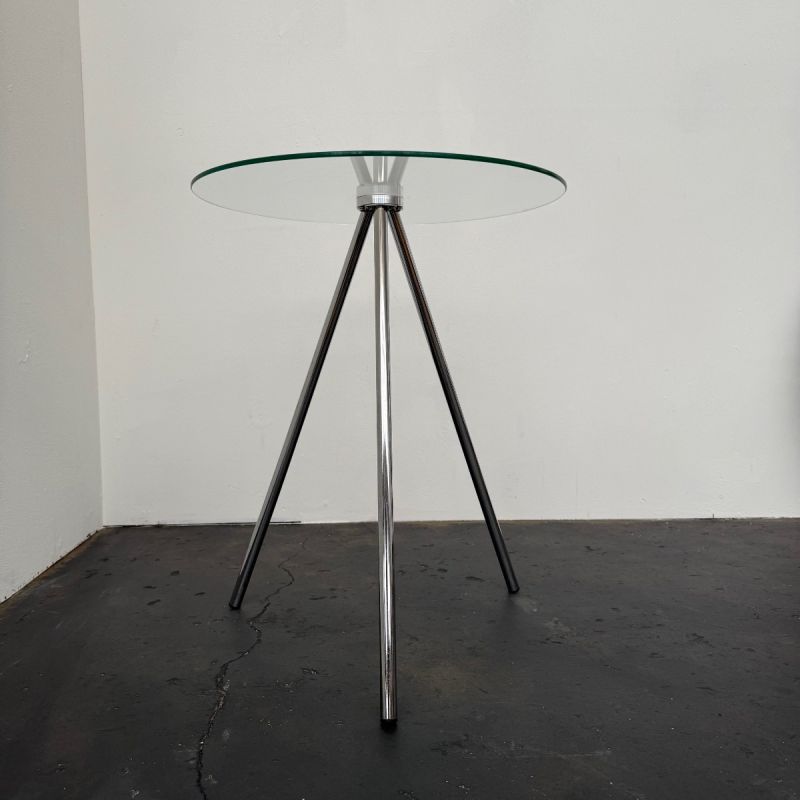 Bijzettafeltje rond glas met 3-poot